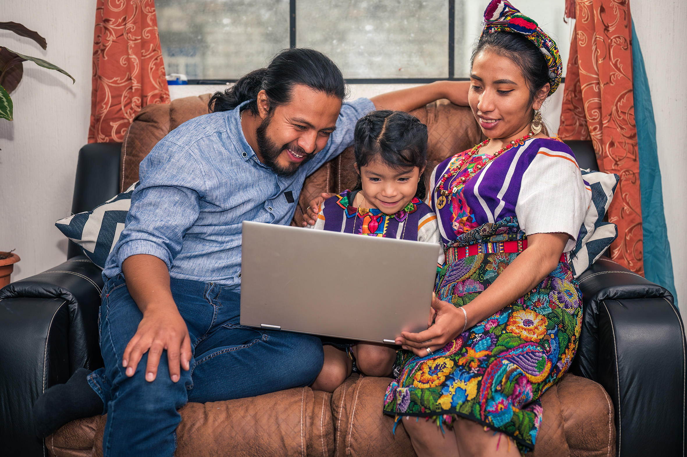 Hughesnet lanza campaña para impulsar la educación en las zonas más alejadas​